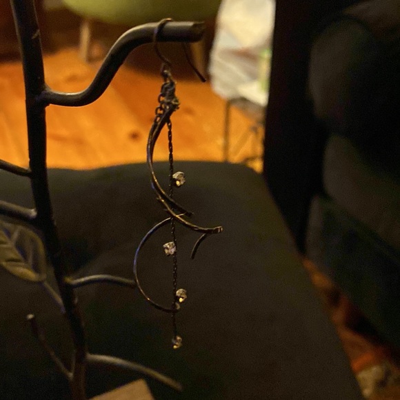 Black metallic swirl 3” dangle earrings - Picture 3 of 3